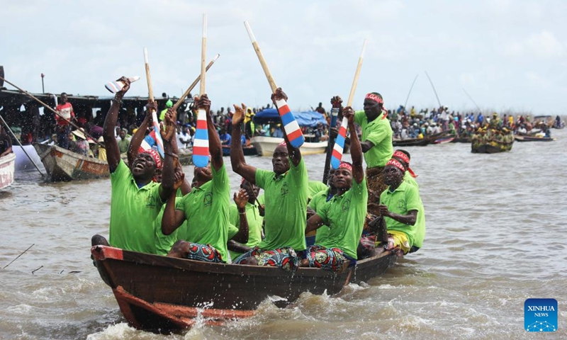 People take part in a canoe race during the 3rd edition of the Festival of water sports, culture and arts of Ganvie, in Ganvie, near Cotonou, Benin, Aug. 26, 2023. Photo: Xinhua