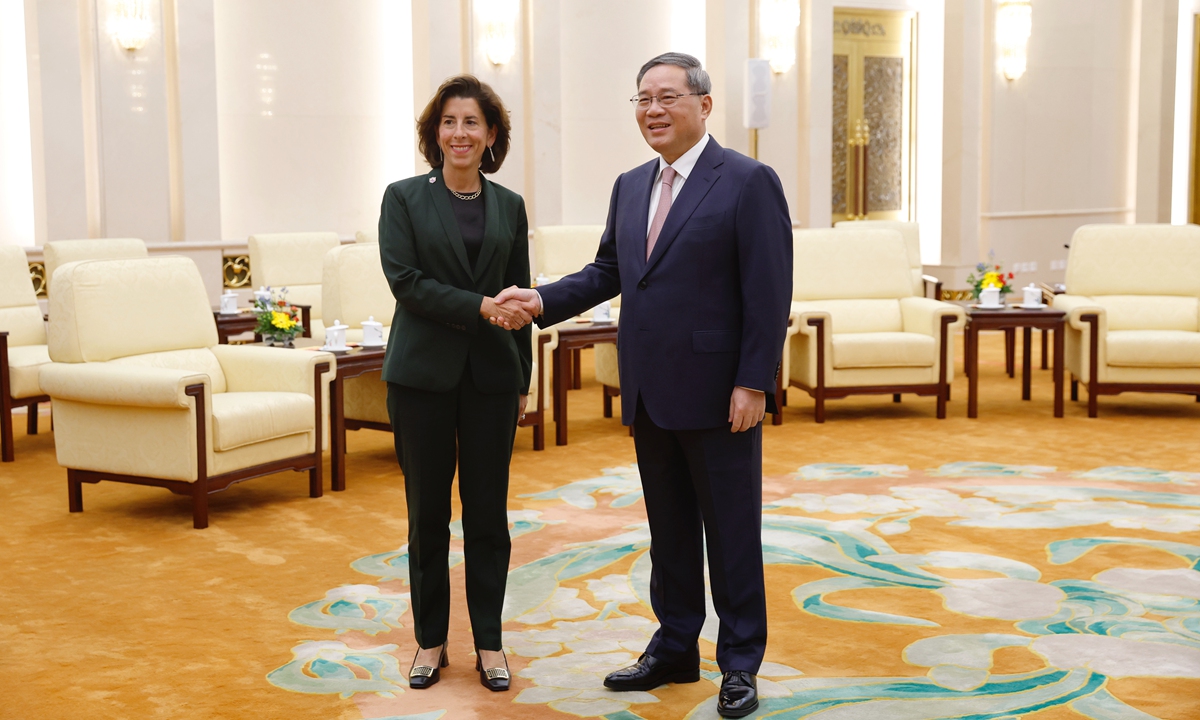 Chinese Premier Li Qiang shakes hands with US Commerce Secretary Gina Raimondo at the Great Hall of the People in Beijing on August 29, 2023.Photo: Xinhua