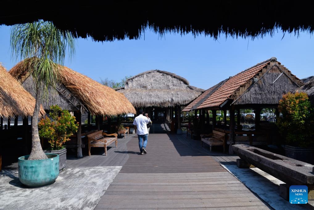 This photo taken on Aug. 29, 2023 shows a view of a seaside restaurant in Semarang, Central Java, Indonesia.(Photo: Xinhua)
