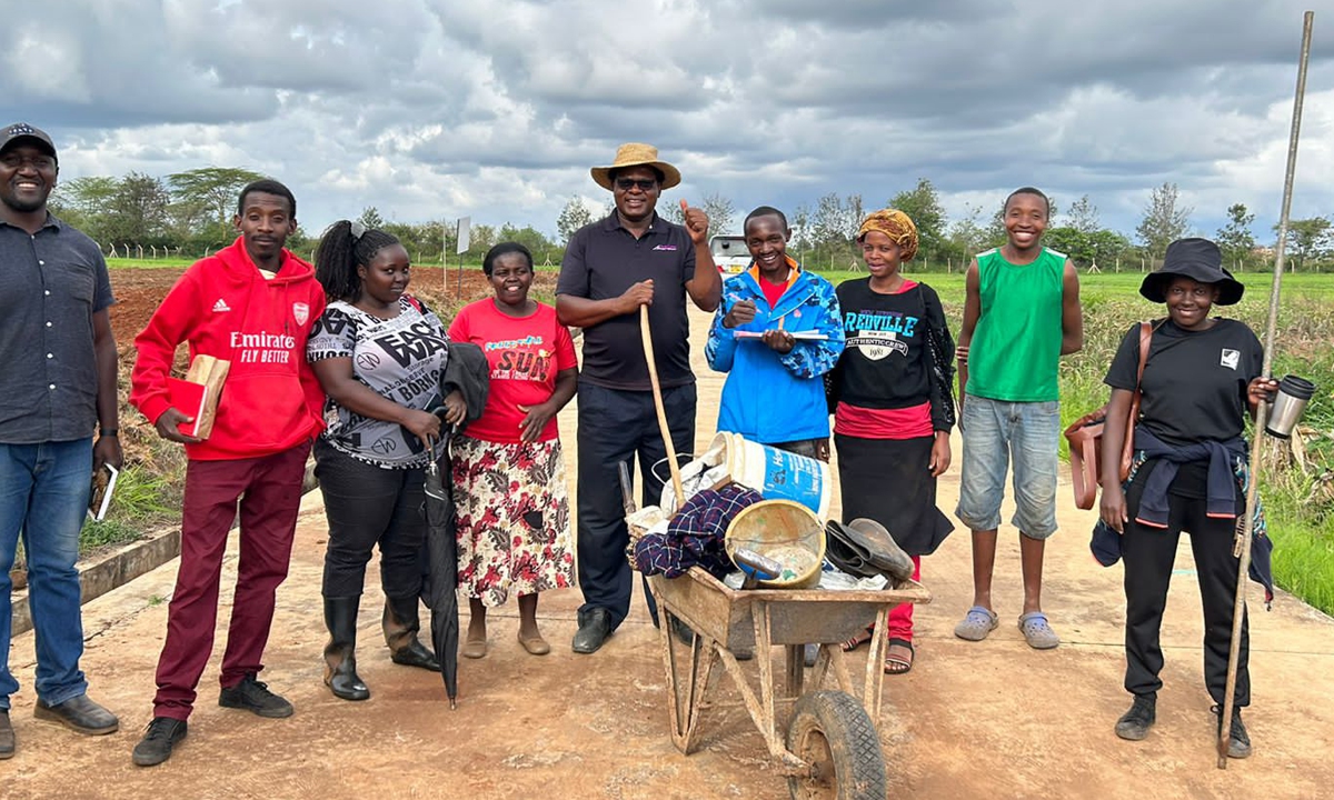 Sylvester Anami (center), a senior research fellow at the Jomo Kenyatta University of Agriculture and Technology, evaluates sweet sorghum hybrids with farmers in Kakamega, Kenya in February. Photo: Courtesy of Sylvester Anami 