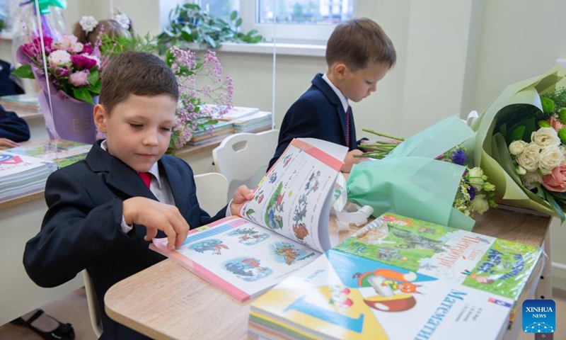 First graders read textbooks in the classroom on the first school day at School No. 362 in St. Petersburg, Russia, Sept. 1, 2023. Russia marks the traditional Day of Knowledge on Sept. 1, which is normally the start of a new academic year. Photo: Xinhua