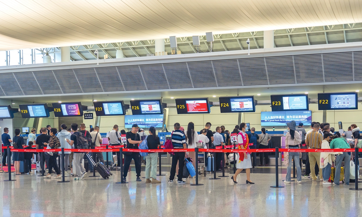 Passengers check in at Hangzhou Xiaoshan International Airport in East China's Zhejiang Province on August 30, 2023. Photo: VCG