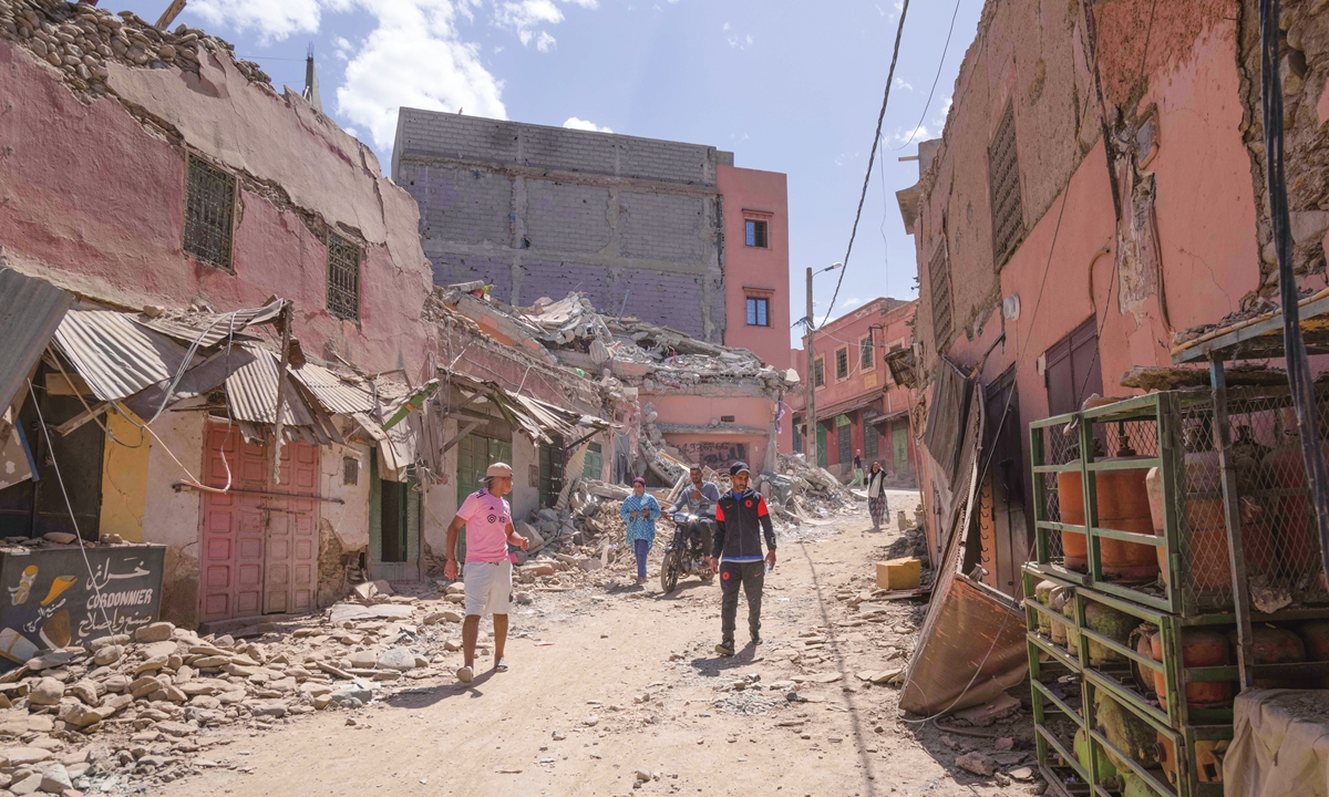 People assess the post-earthquake damage to buildings in Amizmiz, Morocco, on September 10, 2023. Photo: VCG 