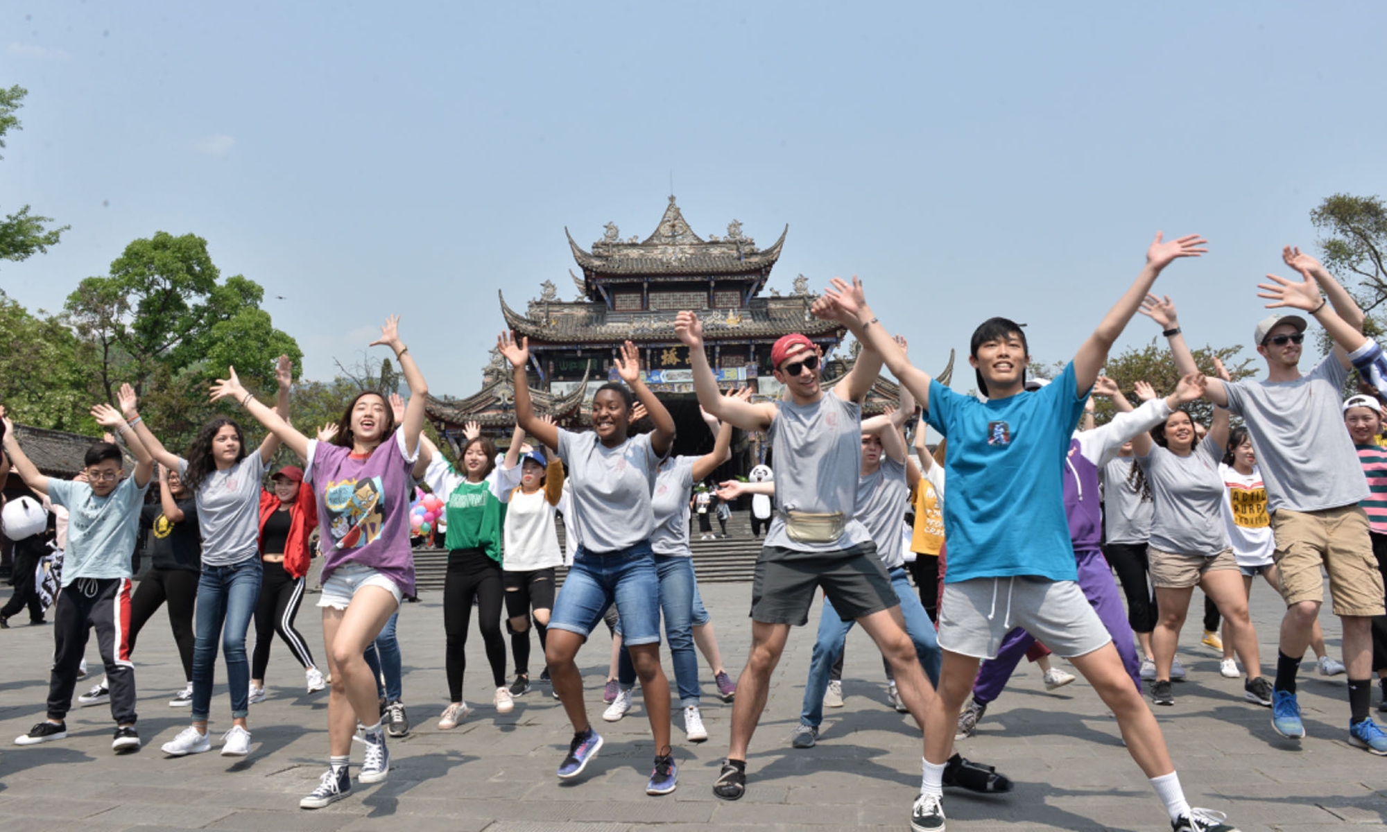 Students from Lincoln High School perform a flash mob dance with local students during a visit to Dujiangyan, Southwest China's Sichuan Province in 2018. Photo: Courtesy of David Chong