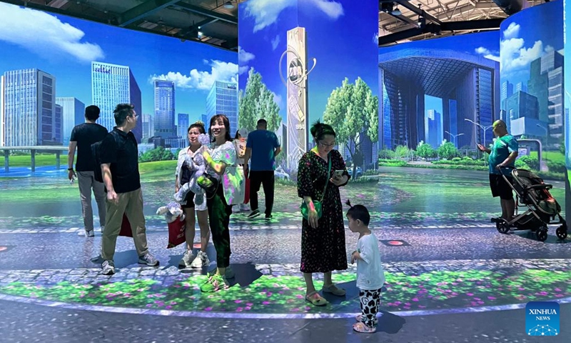 Visitors experience a virtual reality city during the 2023 China International Fair for Trade in Services (CIFTIS) at Shougang Park in Beijing, capital of China, Sept. 5, 2023.(Photo: Xinhua)