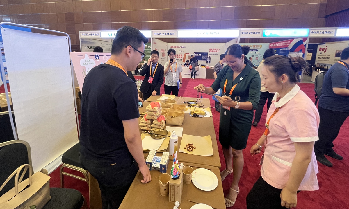 A visitor weighs traditional Chinese medicine using a Chinese scale at the 2023 China International Fair for Trade in Services. Photo: Chu Daye/GT