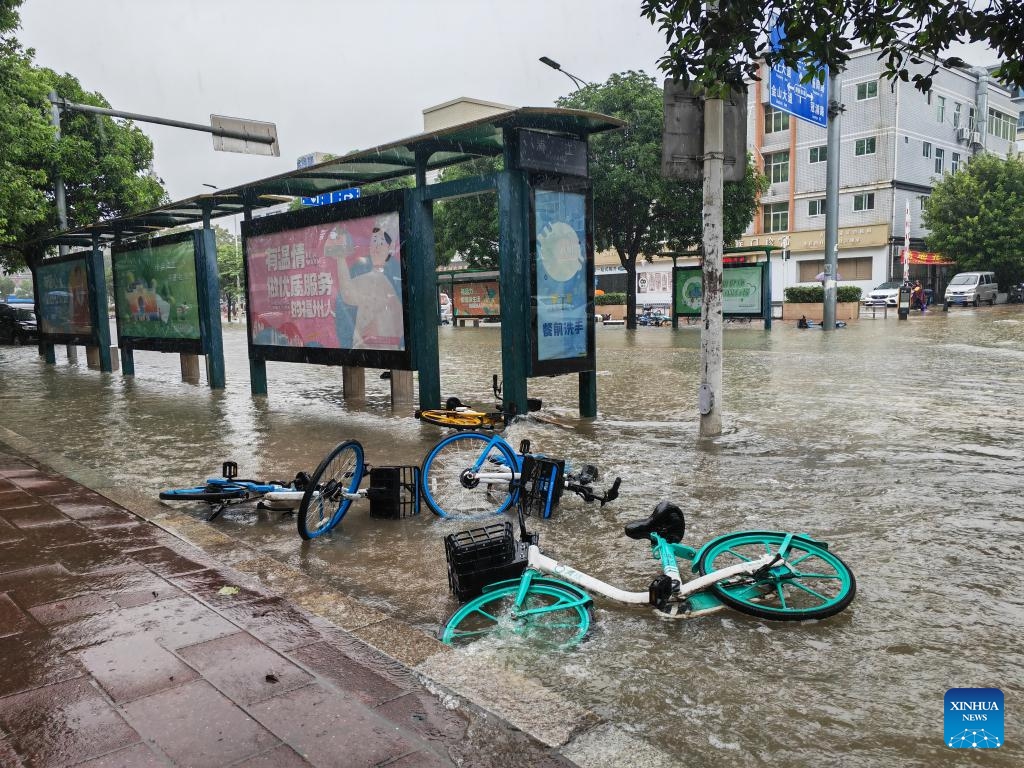 This photo taken with a mobile phone on Sept. 6, 2023 shows floodwater in a low-laying area in Cangshan District of Fuzhou, southeast China's Fujian Province. More than 36,000 people in Fuzhou, capital of southeast China's Fujian Province, have been temporarily evacuated as Typhoon Haikui brought heavy rainstorms, authorities said Wednesday.(Photo: Xinhua)