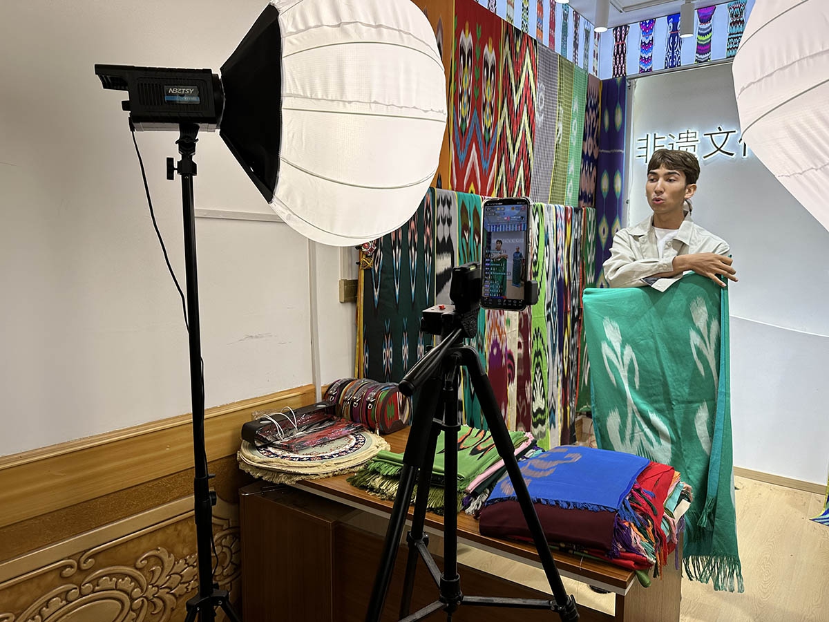 A young Uygur man runs a live-streaming session for Atlas silk in a company in Jiya township in Hotan city, Northwest China's Xinjiang Uygur Autonomous Region on September 5, 2023. Photo: Tu Lei/GT