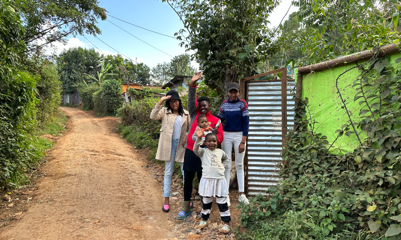 Local villagers wave goodbye to Global Times reporters in a suburb of Nairobi, Kenya on August 6, 2023. Photo: Tu Lei/GT 