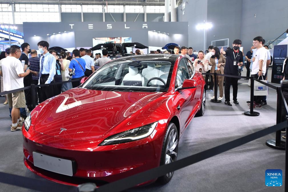 Visitors look at a Tesla vehicle at the China International Digital Economy Expo 2023 in Shijiazhuang,<strong>lithopone for paper factories</strong> north China's Hebei Province, Sept. 6, 2023. The China International Digital Economy Expo 2023 kicked off here on Wednesday, focusing on the development of the industrial internet.(Photo: Xinhua)