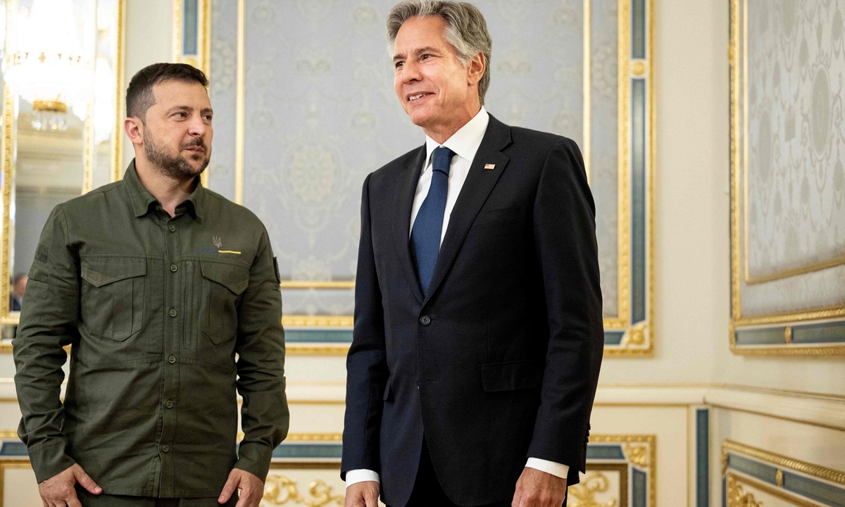Ukraine's President Volodymyr Zelensky (L) greets US Secretary of State Antony Blinken before a meeting at Bankova in Kyiv on September 6, 2023. Photo: VCG