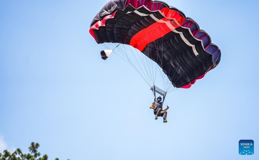 Shalom Kachlon from Israel takes part in the 2023 International High Bridge Extreme Sports Invitational Tournament in Liupanshui, southwest China's Guizhou Province, Sept. 7, 2023. A total of 25 athletes from 11 countries and regions, including Italy, France, Canada and the United States, came to China's Beipanjiang Bridge to participate in the 2023 International High Bridge Extreme Sports Invitational Tournament.(Photo: Xinhua)