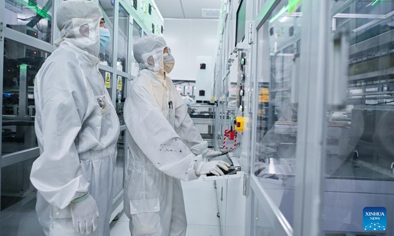 Staff members operate intelligent production equipment at a workshop of SVOLT Energy Technology Co., Ltd. in Yancheng, east China's Jiangsu Province, Sept. 8, 2023. Yancheng has boosted green and low-carbon development by advancing new energy industries such as wind and photovoltaic power in recent years. Photo: Xinhua