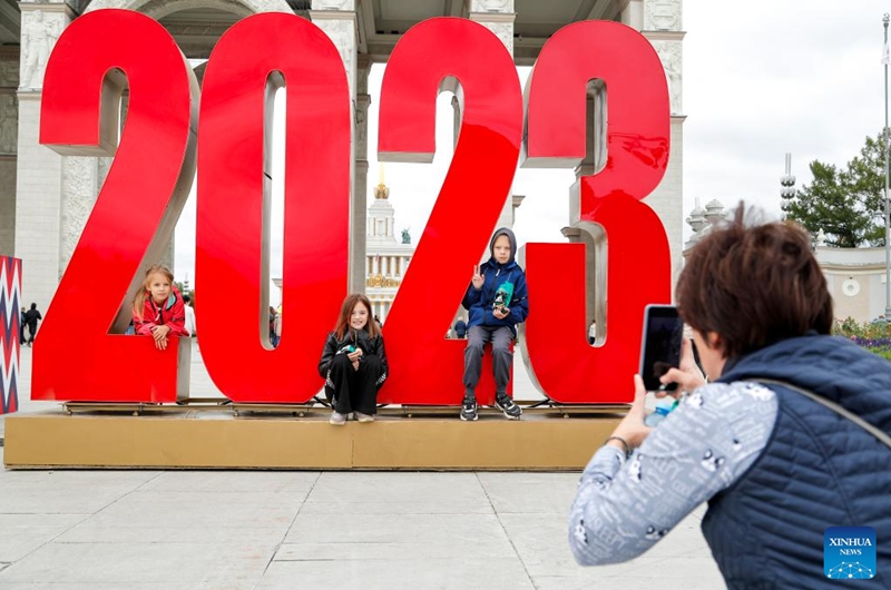 Children pose for a photo with decorations during Moscow City Day celebrations in Moscow, Russia, Sept. 9, 2023. A series of events are held on this weekend to celebrate Moscow City Day and to mark the city's 876th founding anniversary. Photo: Xinhua
