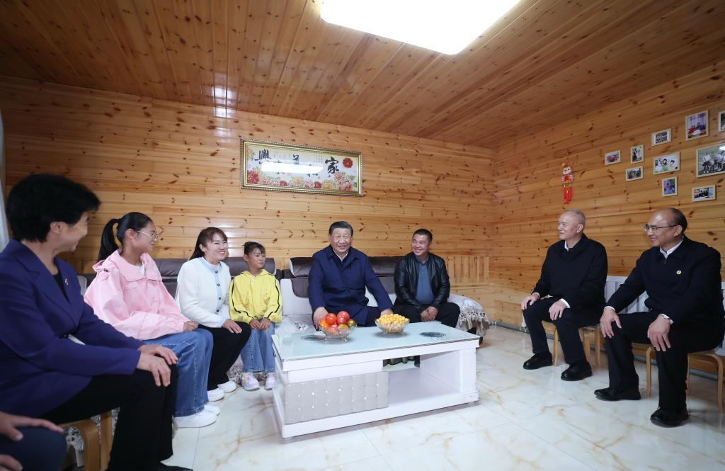 General Secretary of the Communist Party of China Central Committee Xi Jinping, also Chinese president and chairman of the Central Military Commission, talks with villager Shi Ruijuan and her family members at the Beijicun, or North Pole Village, a riverside border village, in Mohe, northeast China's Heilongjiang Province, Sept. 6, 2023. Xi inspected northeast China's Heilongjiang Province from Wednesday to Friday. Photo: Xinhua