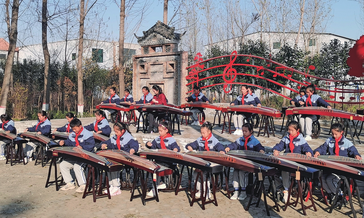 A performance by a guzheng band in Guyang, Lankao county, Central China's Henan Province Photo: Courtesy of Lankao Bureau of Agriculture and Rural Affairs