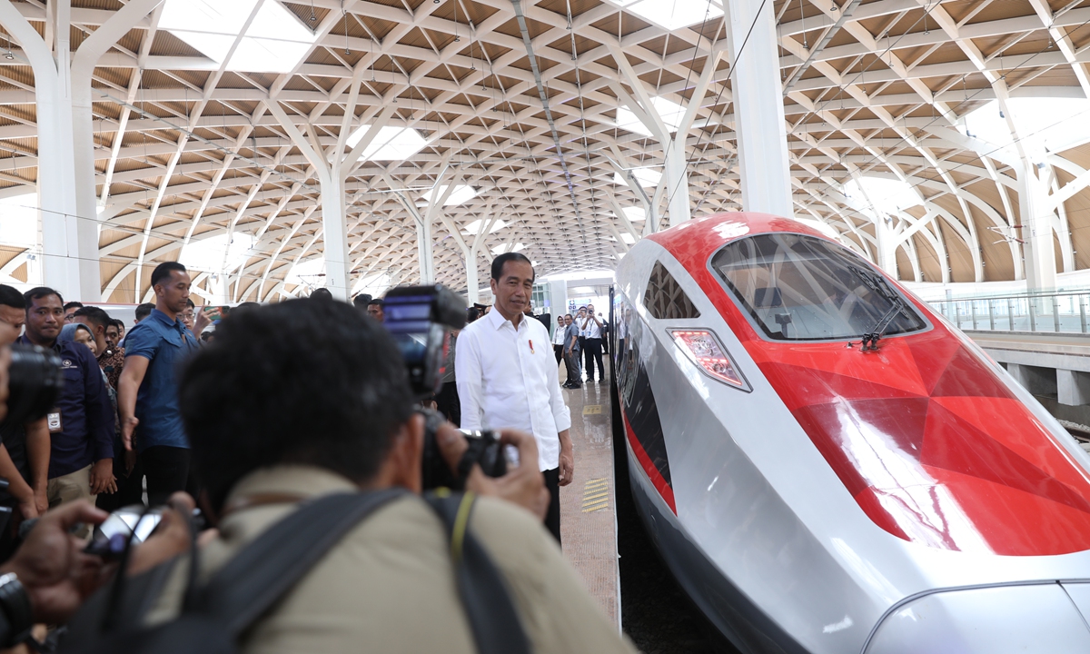 Reporters take photos of Indonesian President Joko Widodo (center), who inspected the Jakarta-Bandung High-Speed Railway (HSR) on September 13, 2023. It is the first HSR in Indonesia and Southeast Asia, with a length of 142 kilometers (km) and a maximum design speed of 350 km per hour. Photo: cnsphoto