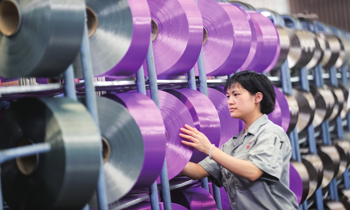 A worker inspects textile products at a factory in Huzhou, East China's Zhejiang Province on September 13,2023. The local government has been guiding enterprises to step up investment in innovation and promote the upgrading of
traditional industries and elevate local companies'productivity and market competitiveness.