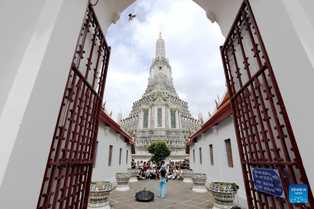 Tourists take photos at the Wat Arun in Bangkok, Thailand, June 16, 2023. Thailand has approved a temporary visa waiver for visitors from China and Kazakhstan during the year-end high season in support of its vital tourism industry.(Photo: Xinhua)