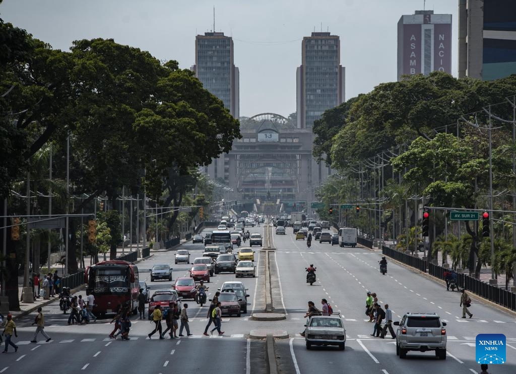 Vehicles run on a highway in Caracas, Venezuela, March 15, 2019. Venezuela lies along South America's Caribbean coast, bordering Brazil, Colombia and Guyana. The country has rich mineral resources and its oil and gas reserves rank among the top worldwide.(Photo: Xinhua)