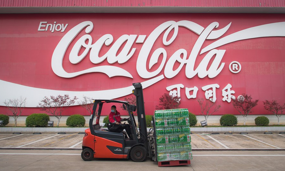 A worker transfers goods at the Swire Coca-Cola Beverages Hubei Limited in Wuhan, central China's Hubei Province, March 24, 2020. (Xinhua/Xiao Yijiu)











