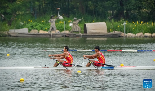 China's Liu Zhiyu (R) and Zhang Liang compete during the Men's Double Sculls Heat of rowing at the 19th Asian Games in Hangzhou, east China's Zhejiang Province, Sept. 20, 2023. (Xinhua/Jiang Han)








