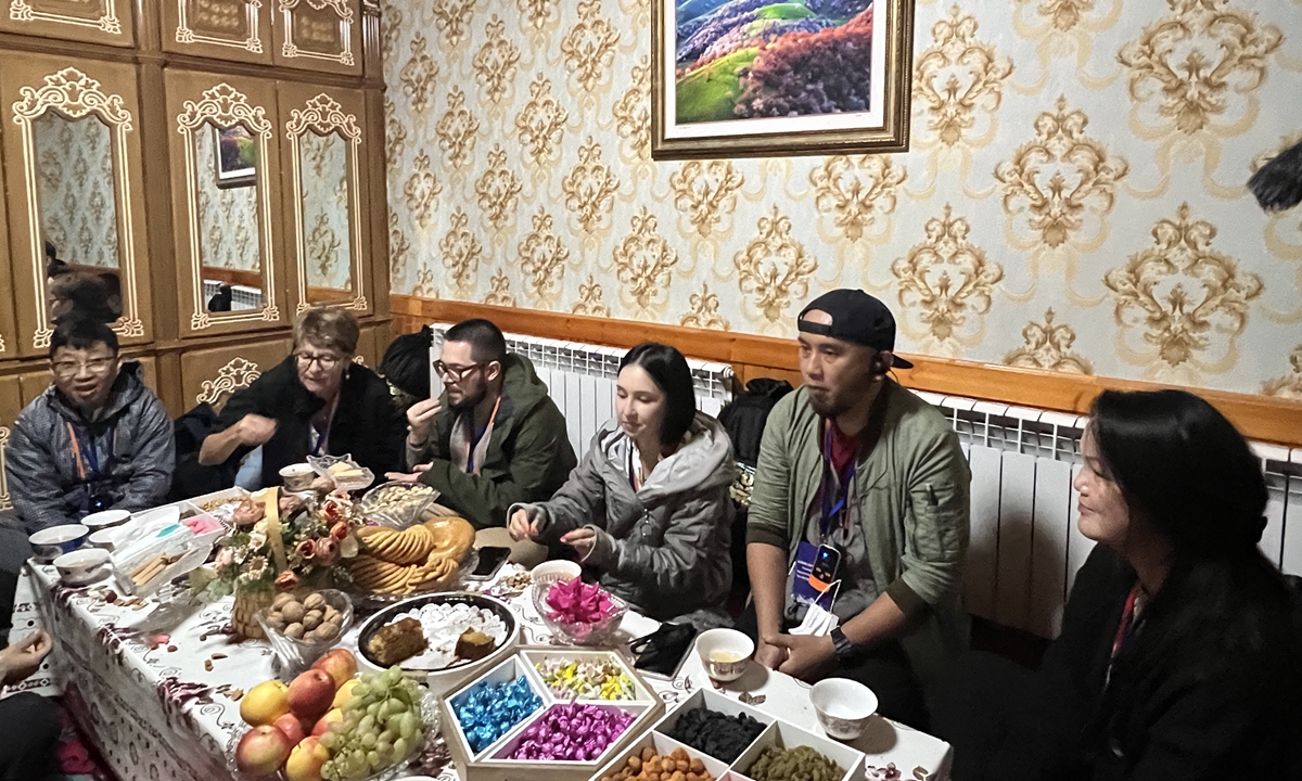 Foreign journalists at the old town Kazanqi tourists attraction for folk customs in Yining,Northwest China's Xinjiang Uygur Autonomous Region on September 15, 2023 Photo: Li Xuanmin/GT