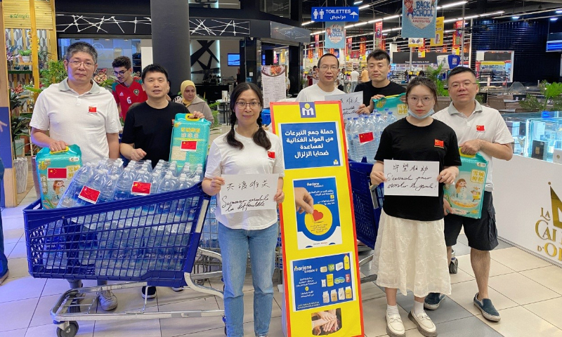 Members of the Chinese medical team in Taza, Morocco, donate drinking water and rice to those affected by the earthquake. Photo: Courtesy of Yu Yuejin
