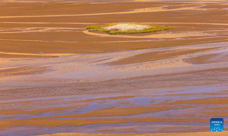 This photo taken on Sept. 14, 2023 shows the shazi spring at the Altun Mountains National Nature Reserve in northwest China's Xinjiang Uygur Autonomous Region. With an average altitude of 4,580 meters, the Altun Mountains National Nature Reserve covers a total area of 45,000 square kilometers and is a representative of plateau desert ecosystem in China. (Photo: Xinhua)