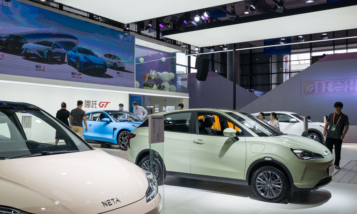 Visitors browse Chinese NEVs at the 20th China-ASEAN Expo on September 18, 2023. Photo: Chen Tao/GT