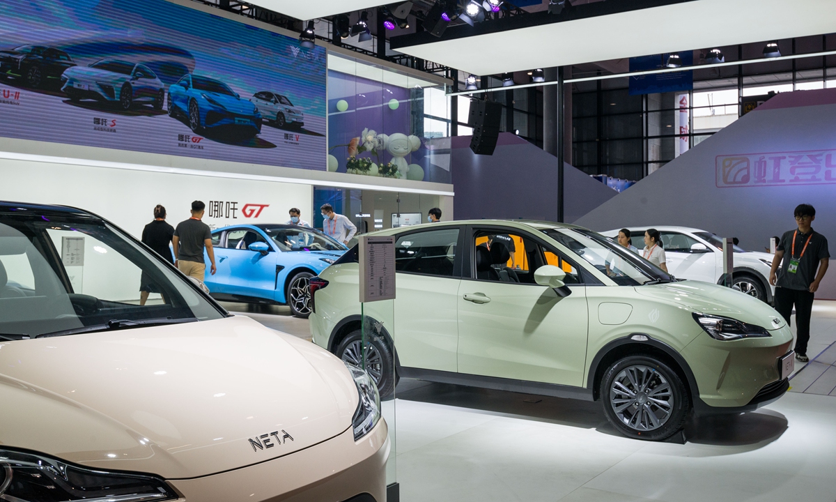 Visitors browse Chinese NEVs at the 20th China-ASEAN Expo on September 18, 2023. Photo: Chen Tao/GT