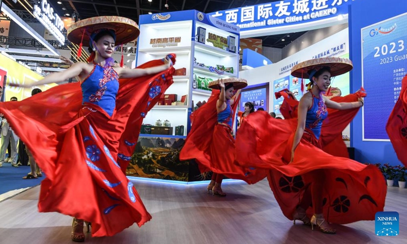Actresses perform dance near a booth of Vietnam at Belt and Road International Pavilion during the 20th China-ASEAN Expo at Nanning International Convention and Exhibition Center in Nanning, capital of south China's Guangxi Zhuang Autonomous Region, Sept. 17, 2023. The opening ceremony of the 20th China-ASEAN Expo and China-ASEAN Business and Investment Summit was held on Sunday in Nanning. (Xinhua/Zhang Ailin)
