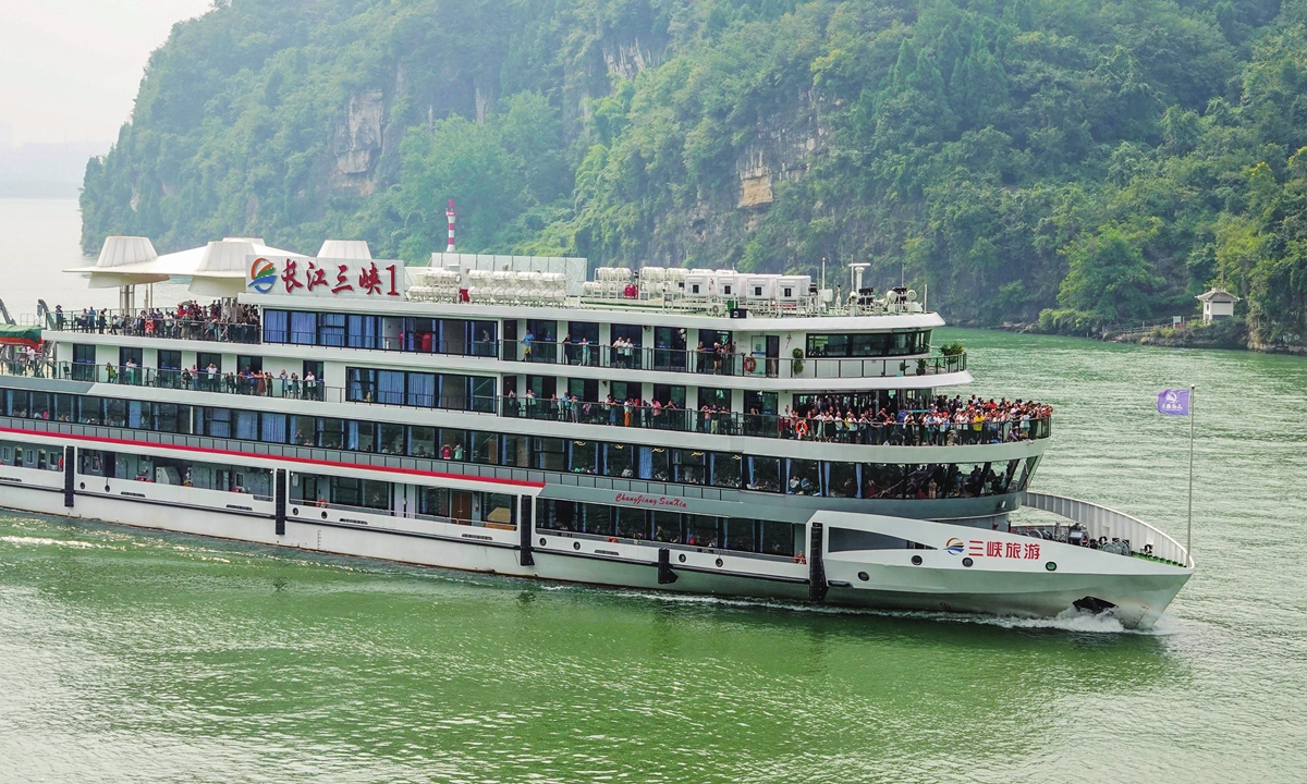 A cruise ship carries tourists to visit the Three Gorges in Yichang, Central China's Hubei Province on September 18, 2023. From January to August this year, the Three Gorges area received 150 million tourists, a year-on-year increase of 47 percent. Photo: VCG