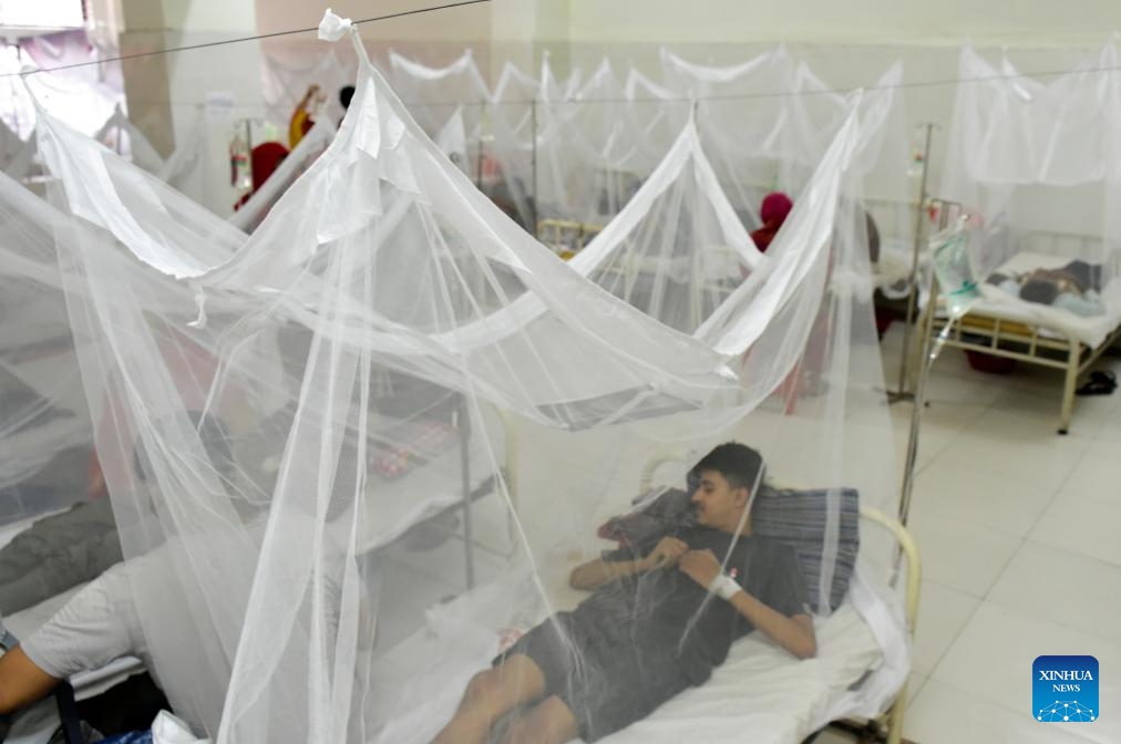 Dengue patients receive treatment inside mosquito nets at a hospital in Dhaka, Bangladesh, Sept. 18, 2023. Bangladesh reported 3,084 new dengue cases and 17 new deaths on Monday, taking the tally to 170,768 and the death toll to over 800 so far this year, the Directorate General of Health Services (DGHS) under the Ministry of Health said(Photo: Xinhua)