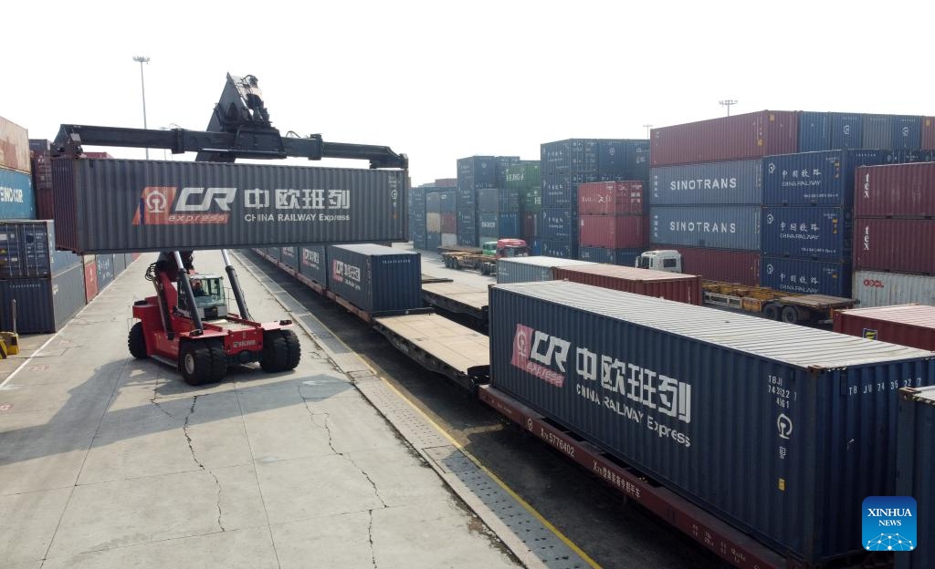 A container is lifted at a station in Tianjin Port in north China's Tianjin, Sept. 18, 2023. Since the beginning of this year, north China's Tianjin Port has seen nearly 500 China-Europe and China-Central Asia freight train trips. The freight train service is of great significance to further promote the coordinated development of the international logistics in the Beijing-Tianjin-Hebei region.(Photo: Xinhua)