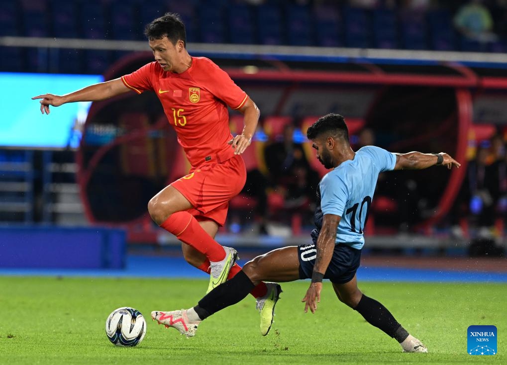 Gao Tianyi (L) of China competes during the men's football group A first round match between China and India at the 19th Asian Games in Hangzhou, east China's Zhejiang Province, Sept. 19, 2023.(Photo: Xinhua)