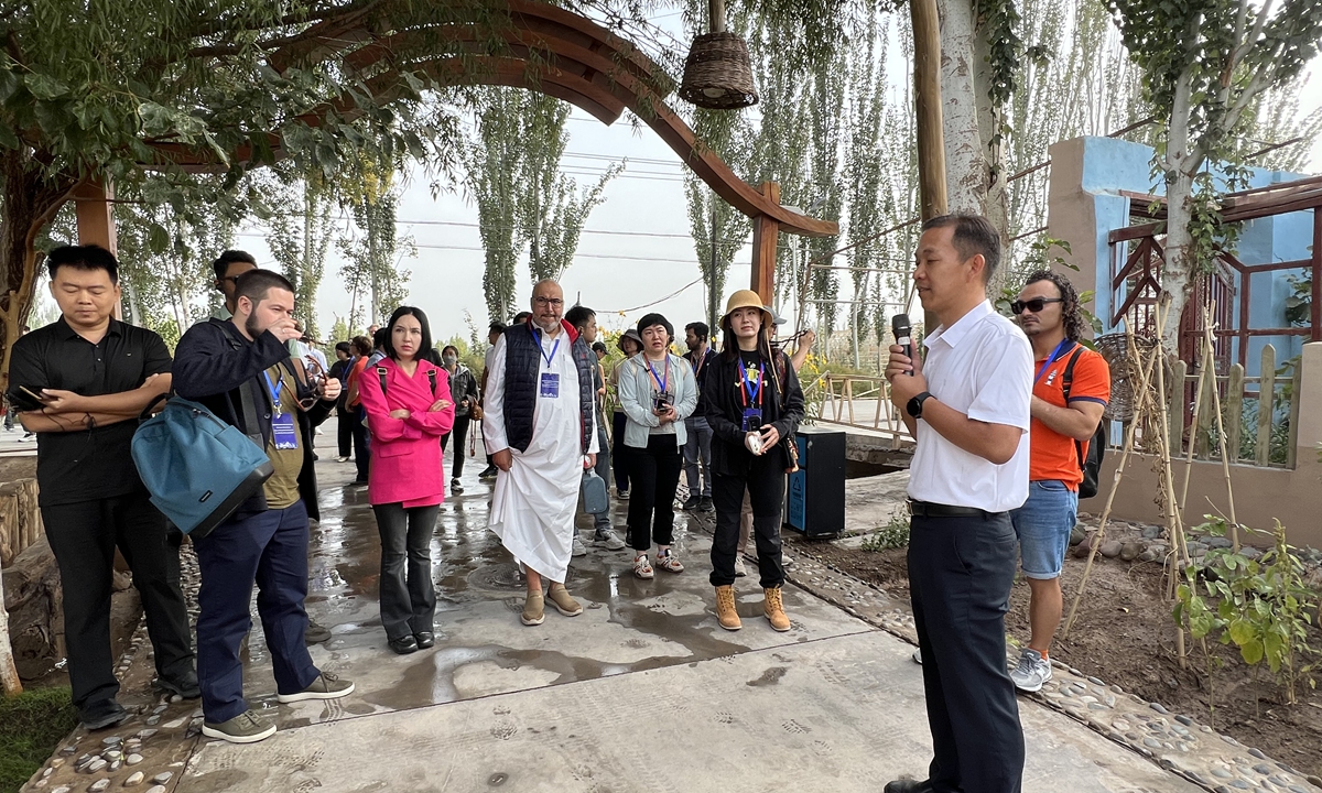 Foreign journalists at Urumqi, Northwest China's Xinjiang Uygur Autonomous Region on Tuesday. Photo: Li Xuanmin/GT