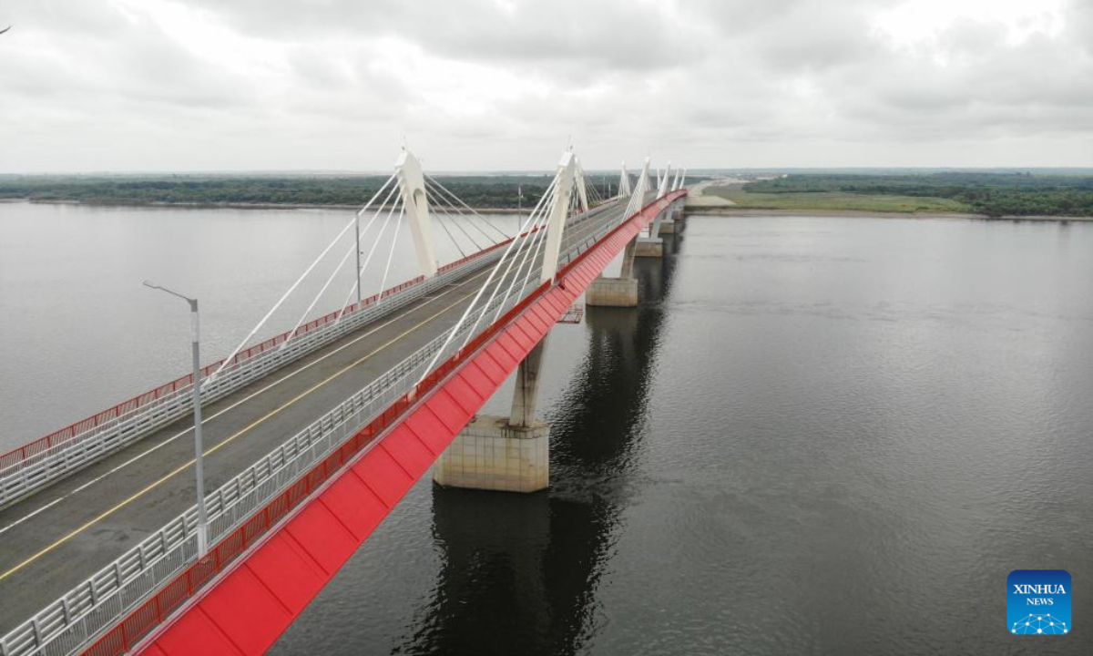 This aerial photo taken on Aug 11, 2023 shows the Heihe-Blagoveshchensk cross-border highway bridge at the border of China and Russia. In June last year, the Heihe-Blagoveshchensk cross-border highway bridge over Heilongjiang River opened to traffic. Photo:Xinhua