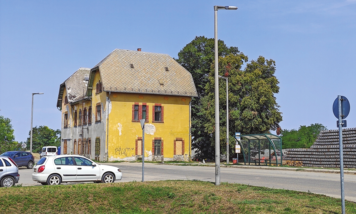 An old station building in T?k?l, a small town near Budapest, where the Hungarian section of the Serbia-Hungary railway construction project is under way. Photo: Yin Yeping/GT