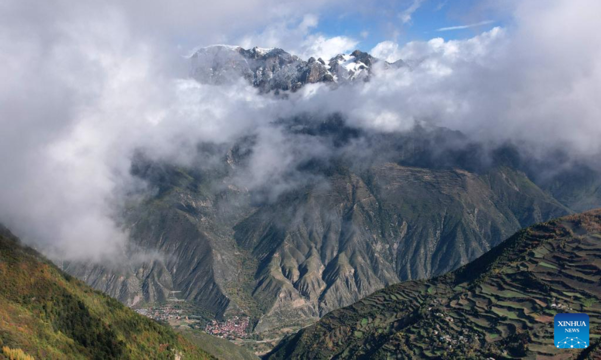 This aerial photo taken on Oct 19, 2023 shows the autumn scenery in Zhouqu County, Gannan Tibetan Autonomous Prefecture, northwest China's Gansu Province. Photo:Xinhua