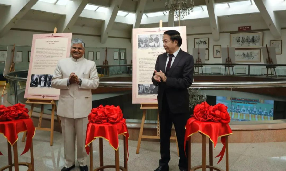 Indian Ambassador Pradeep Rawat (left) with Yuan Xikun director of the Beijing Jintai Art Museum Photo: Courtesy of the Indian Embassy in China