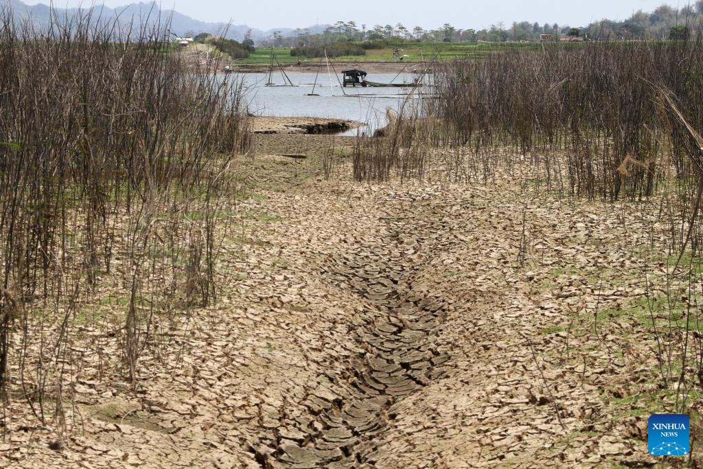 This photo taken on Sept. 20, 2023 shows the dried-up bed in Gajah Mungkur reservoir during dry season in Gebang village of Wonogiri district, Central Java, Indonesia.(Photo: Xinhua)