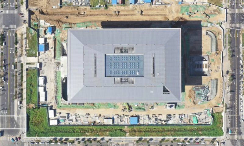 This aerial photo taken on Oct. 1, 2023 shows the construction site of a library at the university zone in Xiong'an New Area, north China's Hebei Province. The construction of key projects including Xiong'an sports center, the Xiong'an branch of Beijing-based Xuanwu Hospital, and Xiong'an innovation and research institute under the Chinese Academy of Sciences is advancing steadily at the start-up area in Xiong'an New Area. (Xinhua/Zhu Xudong)