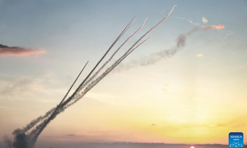 A barrage of rockets fired from Gaza into Israel are seen in the sky of the southern Gaza Strip city of Rafah, October 7, 2023. Photo: Xinhua