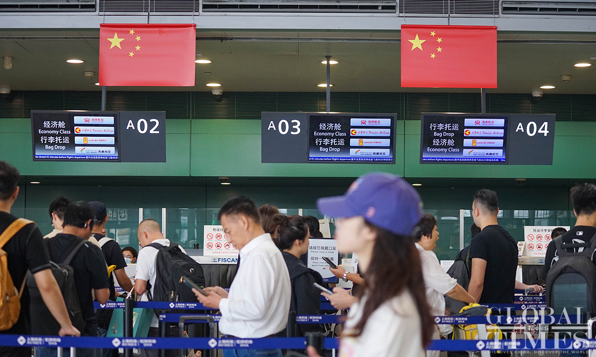 Shanghai railway stations, airports busy for Golden Week holidays