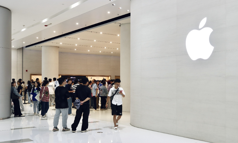A large number of customers queue up to experience Apple's new products on September 22, 2023, in Changsha, Central China's Hunan Province. Photo: VCG