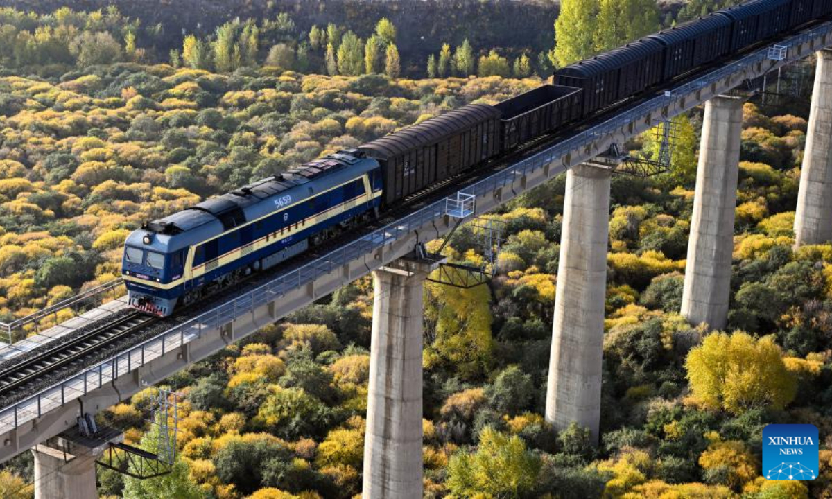 A train passes on a bridge in Hexigten Banner of Chifeng City, north China's Inner Mongolia Autonomous Region, Oct. 12, 2023. Photo:Xinhua
