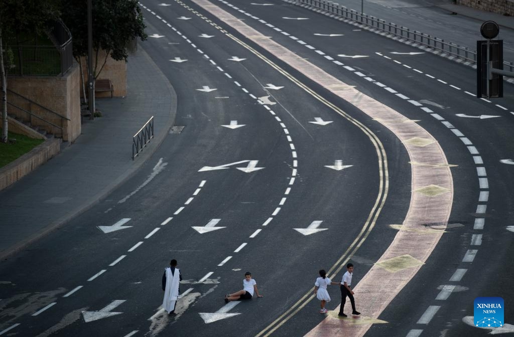 Children are seen on a road during Yom Kippur in Jerusalem, on Sept. 25, 2023. Yom Kippur, Jewish Day of Atonement, is a solemn day of reflection and fasting, on which most automobiles are not allowed on roads.(Photo: Xinhua)