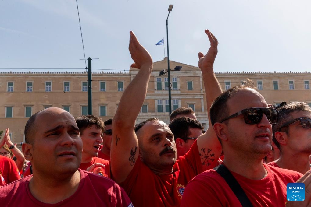 People take part in a demonstration in Athens, Greece, on Sept. 21, 2023. Thousands of civil servants and private sector workers across Greece walked off their jobs on Thursday to join rallies in protest of a labor bill submitted to Parliament by the government.(Photo: Xinhua)