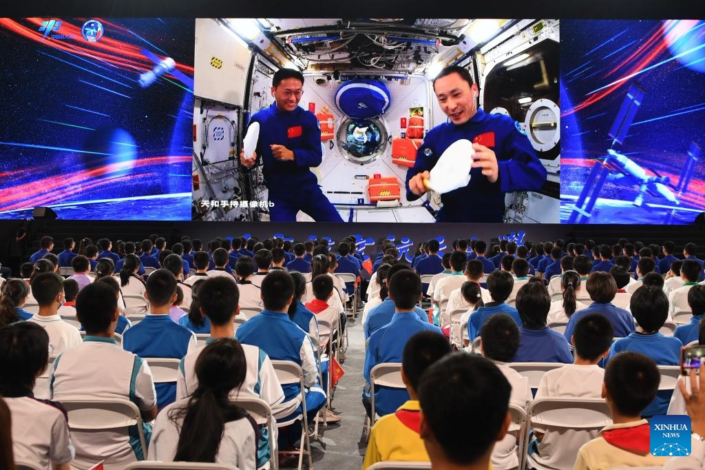 Students attend the fourth live class of the Tiangong Class series at Beihang University in Beijing, capital of China, Sept. 21, 2023. The fourth live class from China's space station was held on Thursday afternoon, delivered by the Shenzhou-16 astronauts Jing Haipeng, Zhu Yangzhu and Gui Haichao to students on Earth.(Photo: Xinhua)